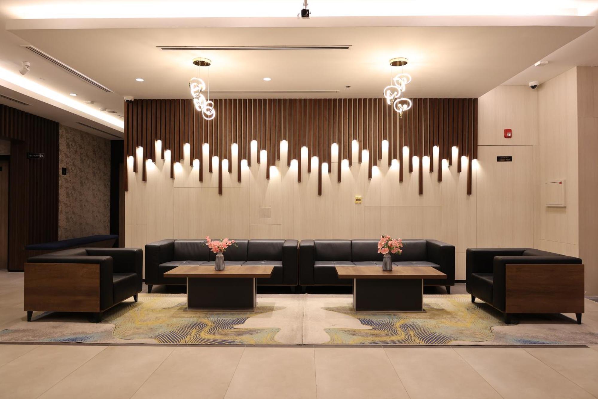 Kingsgate Canal Hotel By Millennium Дубай Екстериор снимка